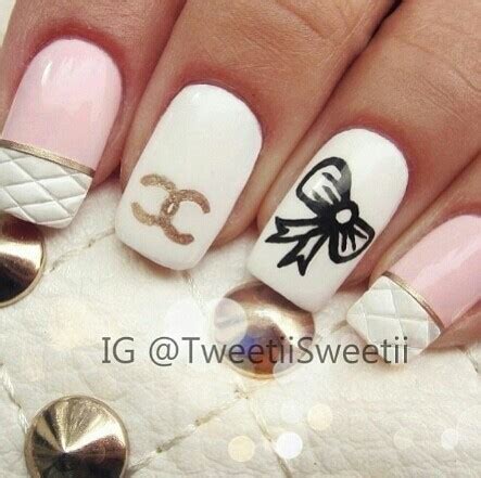 faux ongles chanel
